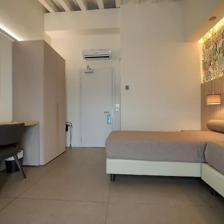 Palazzo Del Garda & Hotell Desenzano del Garda