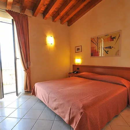 Palazzo Del Garda & Hotel 4*