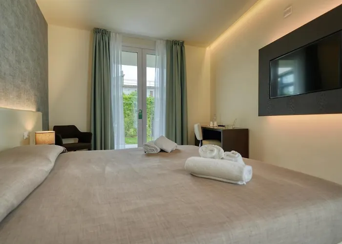 Palazzo Del Garda & ديسينسانو ديل غاردا