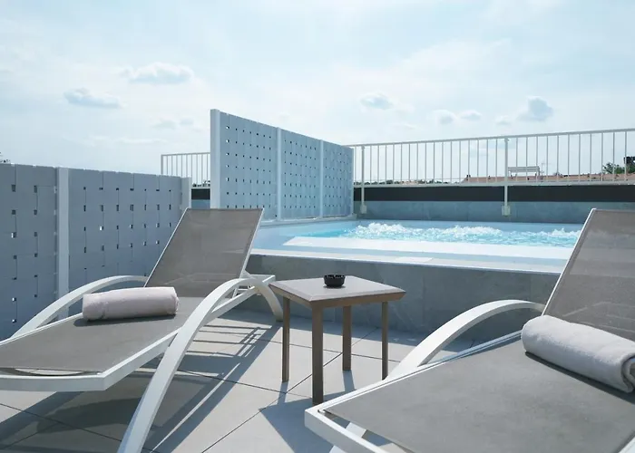 Palazzo Del Garda & فندق ديسينسانو ديل غاردا