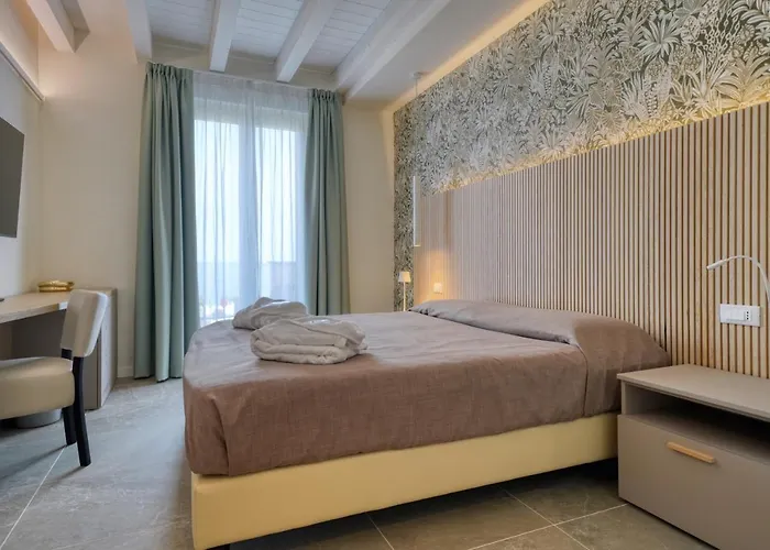 Palazzo Del Garda & 4*